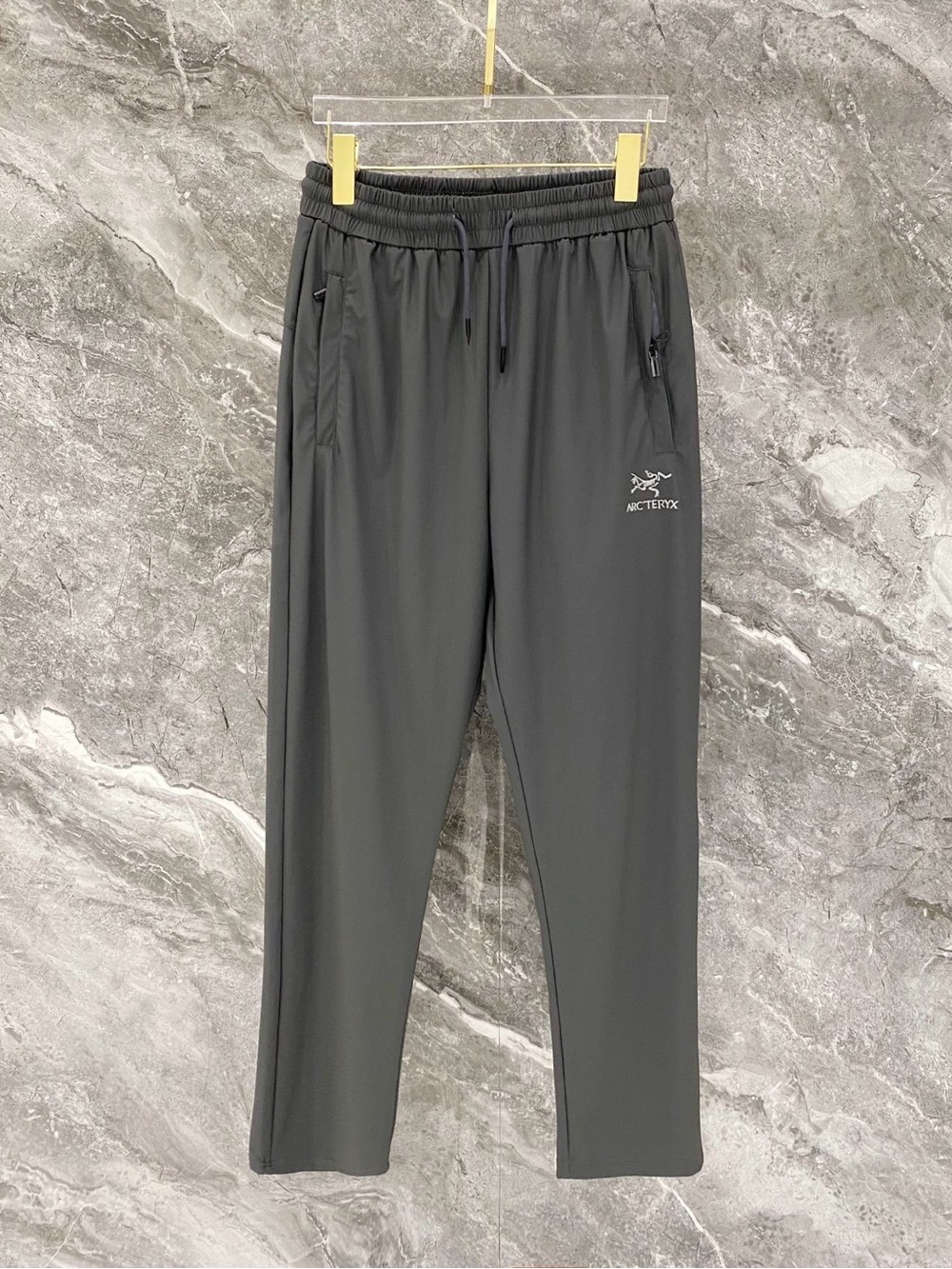 Arc'teryx Men's Joggers in Charcoal